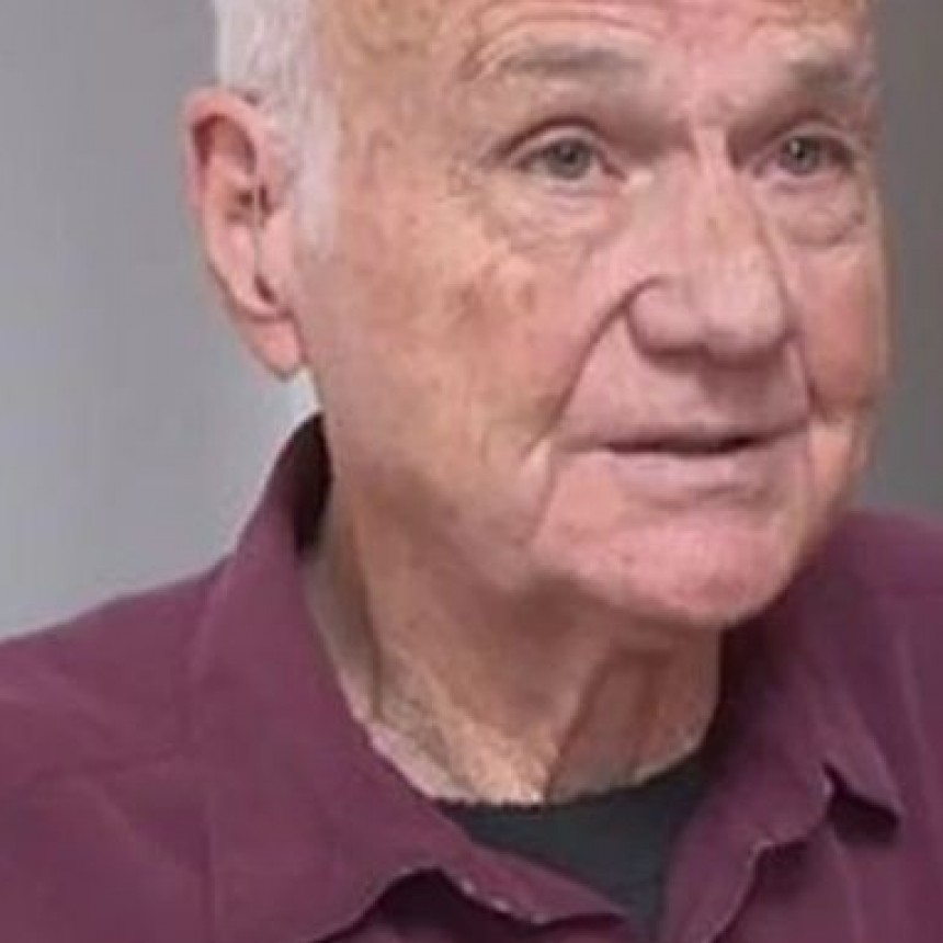 Tiene 85 a&ntilde;os, fue sacerdote y ahora es actor porno