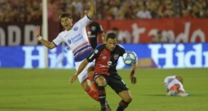 Newell´s venció a San Lorenzo con un golazo de Moreno