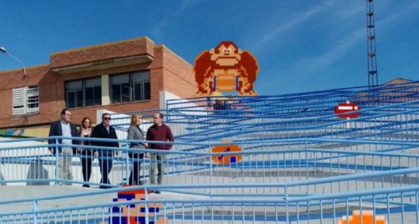 Instalaron una rampa interminable en una escuela y estallaron los memes