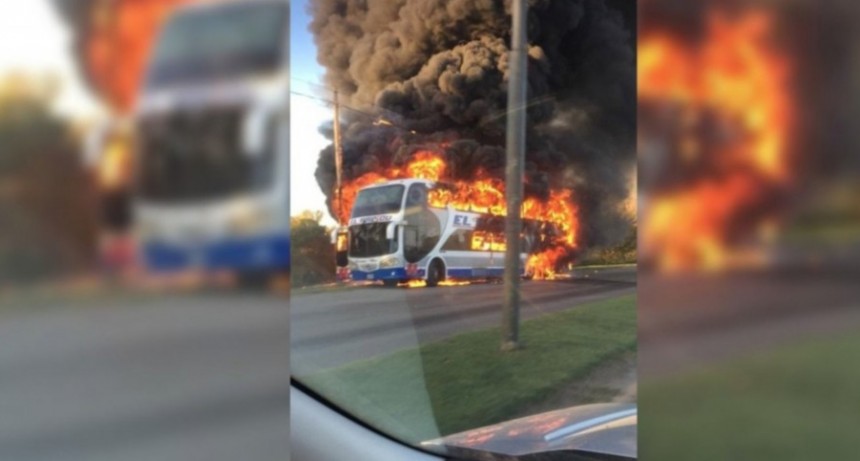 Se incendió un micro y los pasajeros perdieron todas sus pertenencias