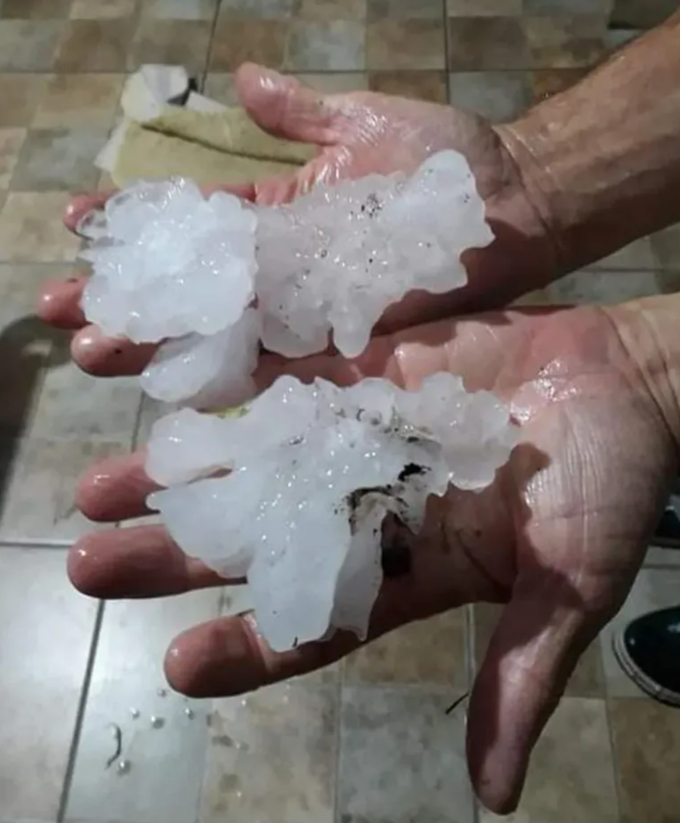 El temporal dejó graves destrozos en distintas partes de Argentina: camiones volcados y granizo