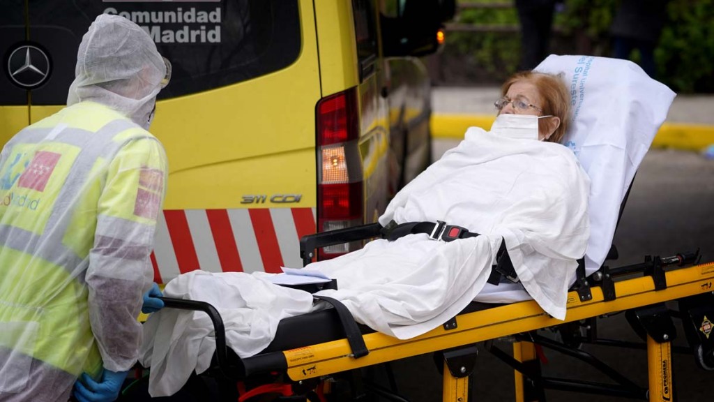 Cómo las personas recuperadas por coronavirus podrían salvar a quienes continúan en tratamiento