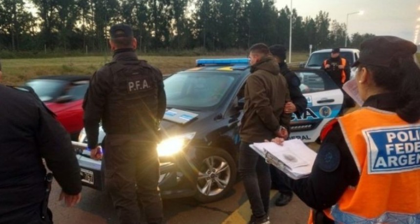 Se hacían pasar por policías para hacer “controles” y robar