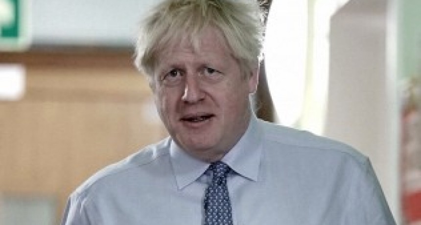 Johnson, en terapia intensiva pero sin respirador, delega el mando en el canciller británico