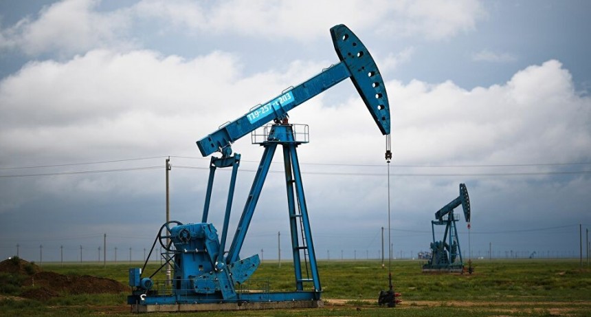 El precio de petróleo de EE.UU. se desploma por debajo de 15 dólares el barril