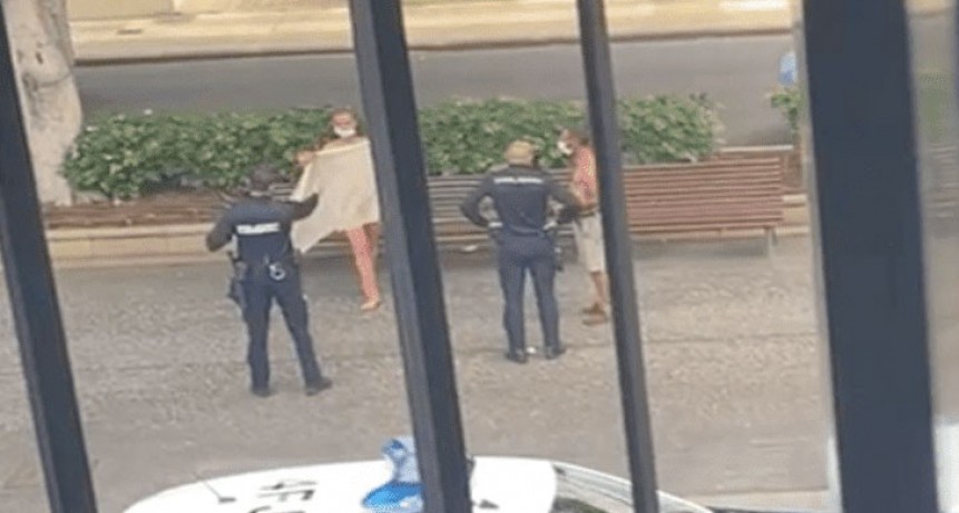 Tenían sexo en la calle a plena luz del día y los alumnos de un colegio los escracharon