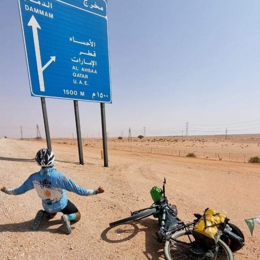 LOS 3 CORDOBESES LLEGARON A QATAR EN BICICLETA